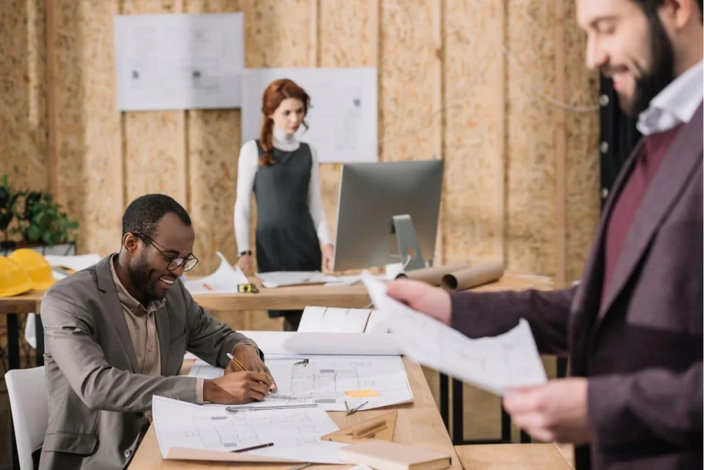 ¿Qué son las habilidades en el lugar de trabajo? 15 ejemplos de éxito empleados que trabajan en equipo